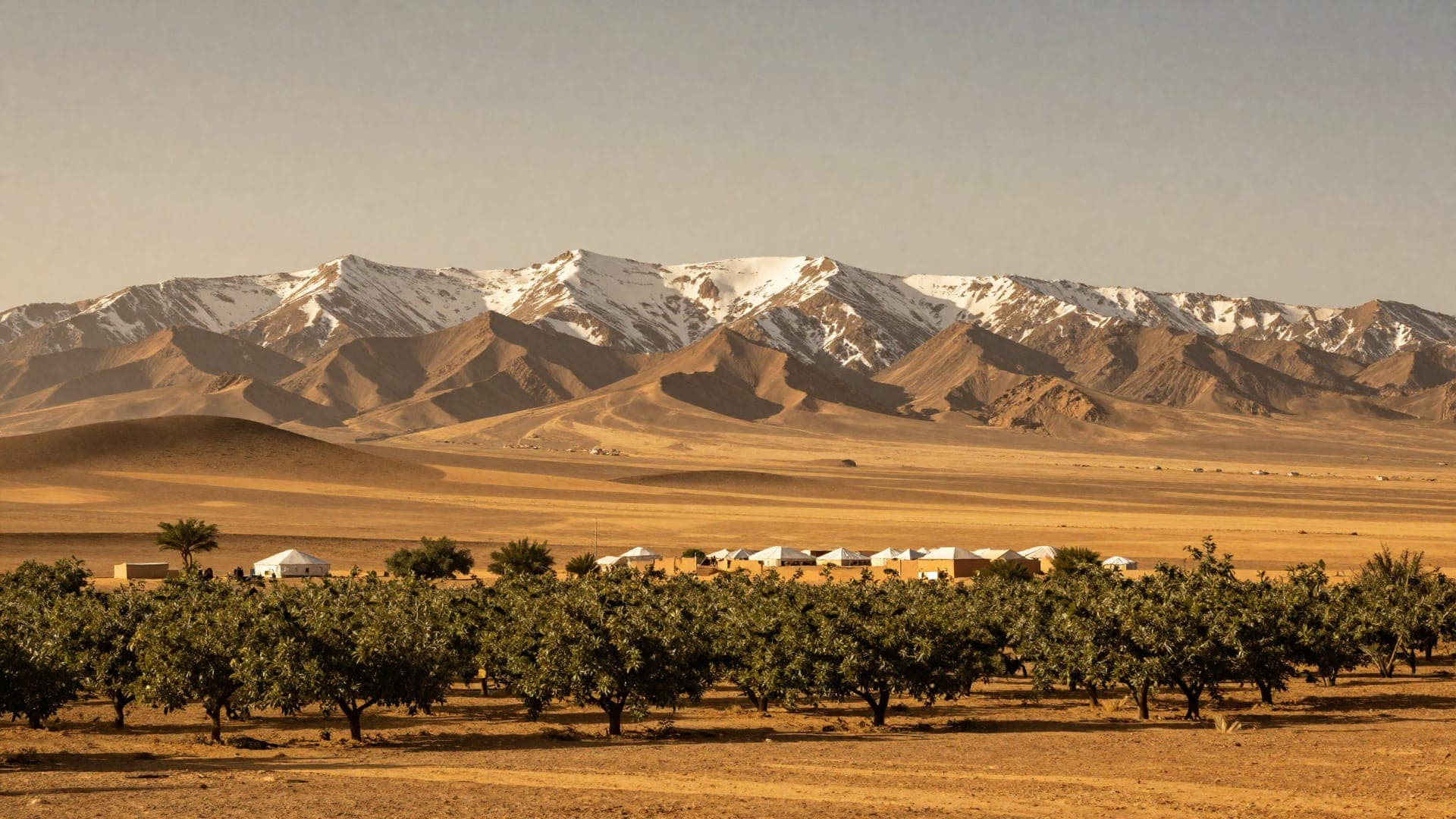 Altopiano di Midelt con il Jebel Ayachi innevato sullo sfondo